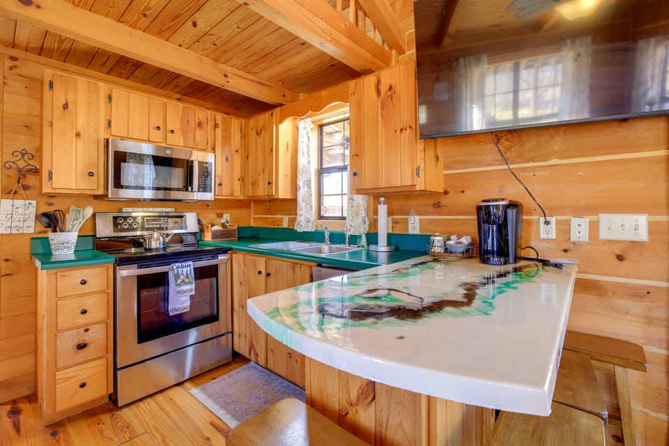 Steps to Virginia Creeper Trail: Creekside Retreat House in Damascus
