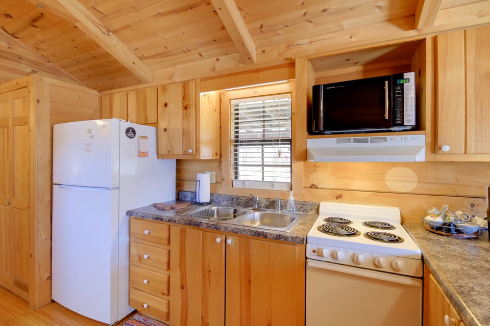 Hike the AT! Creekside Cabin in Trail Town USA House in Damascus