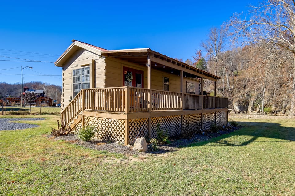 Hike the AT! Creekside Cabin in Trail Town USA House in Damascus