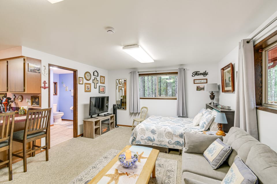Cute Hoodsport Cottage Close to Lake Kokanee! Apartment in Washington