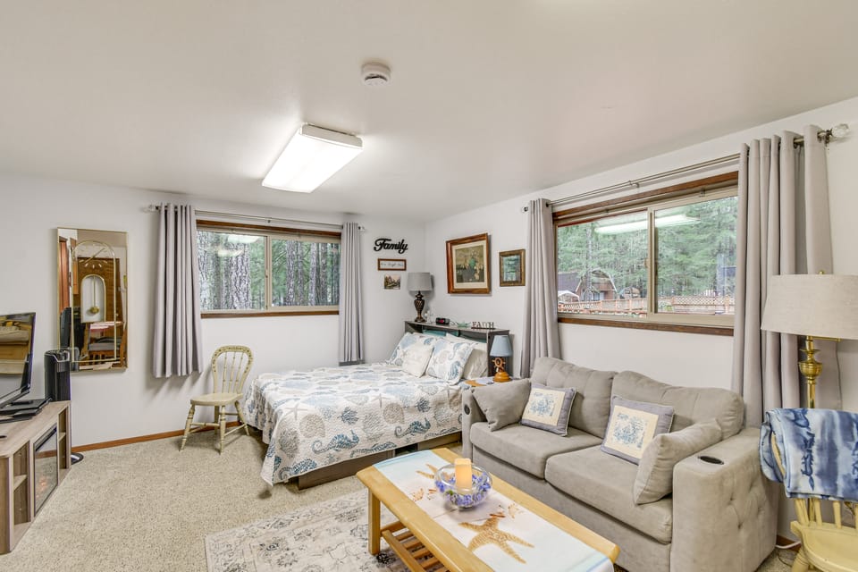 Cute Hoodsport Cottage Close to Lake Kokanee! Apartment in Washington