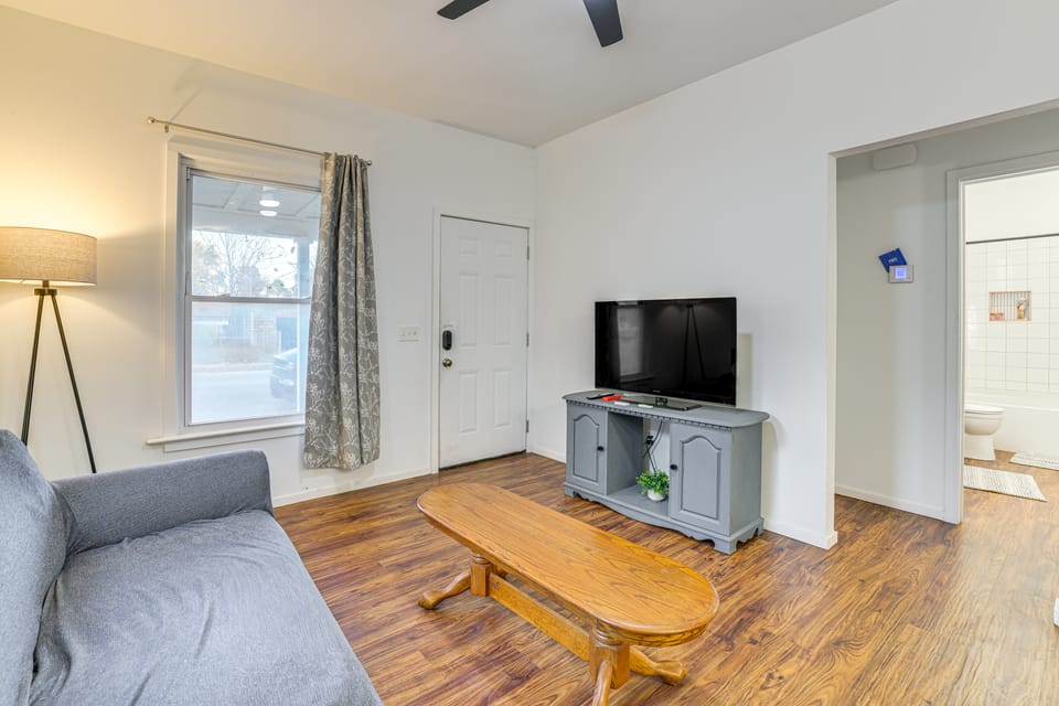 Stroll to Main St Eats! Pet-Friendly Joplin Escape House in Joplin