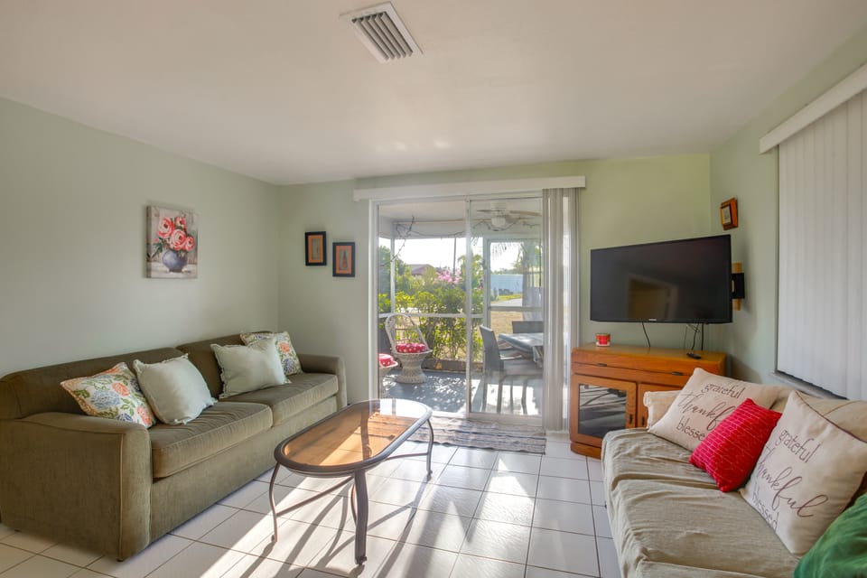 Golf, Shop & Relax: Englewood Retreat w/ Lanai! House in Englewood