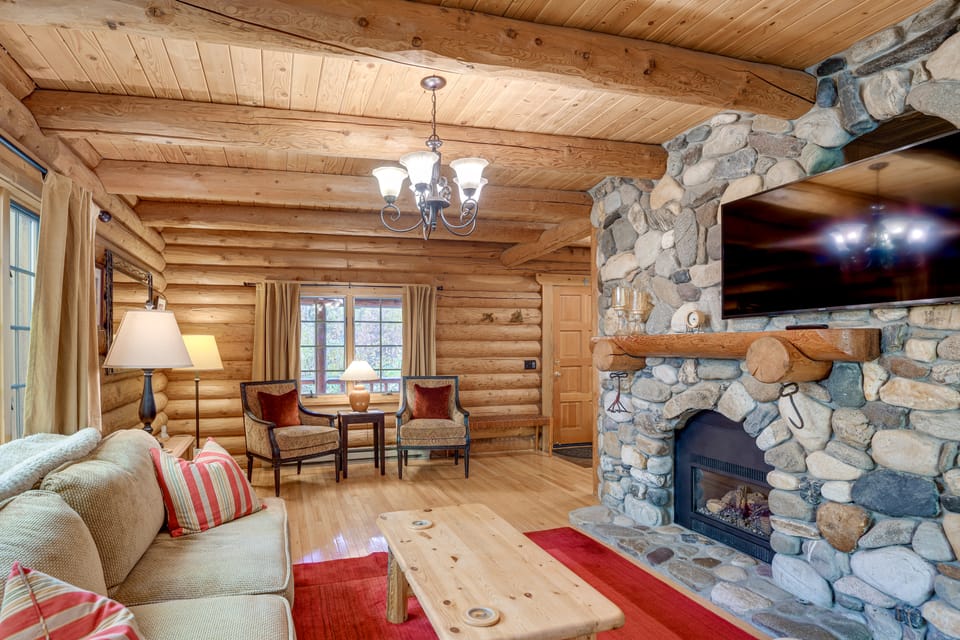 Along Big Wood River: Hailey Family Cabin w/ Yard House in Hailey