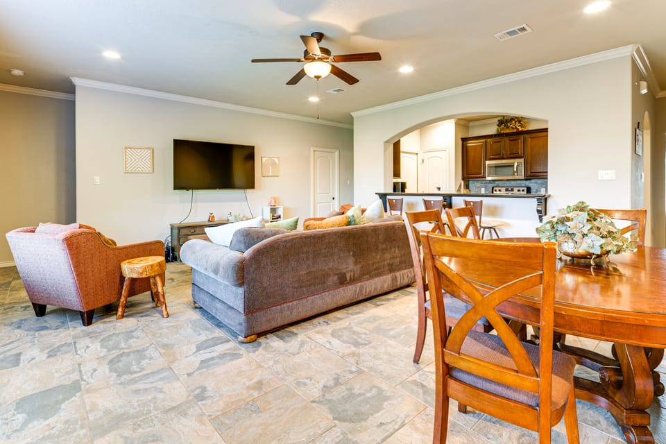 Spacious & Family-Friendly! TAMU Townhome w/ Yard Apartment in College Station