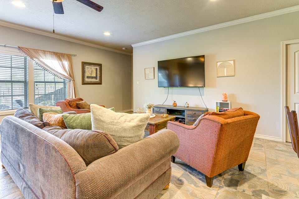 Spacious & Family-Friendly! TAMU Townhome w/ Yard Apartment in College Station