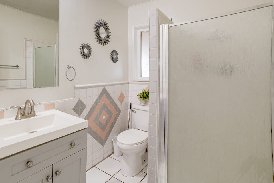 Work & Play! Studio 7 Mi to Dtwn San Bernardino House in Colton