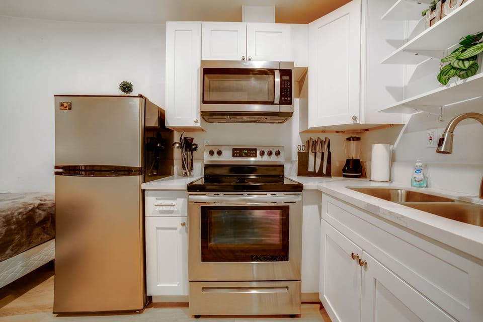 Nurse-Ready Rental 10 Mi to Dtwn Riverside! Apartment in Moreno Valley