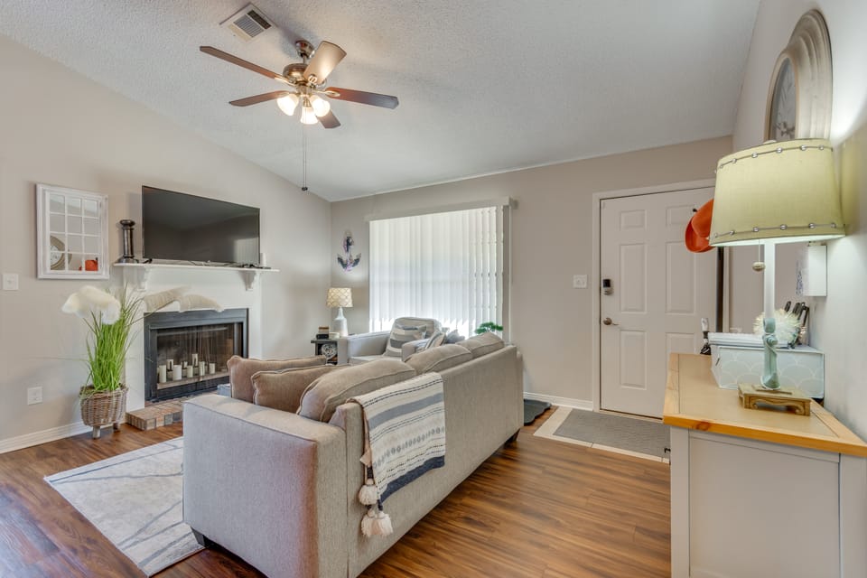 Pensacola Condo w/ Patio by Hospitals & Dining Apartment in Alabama