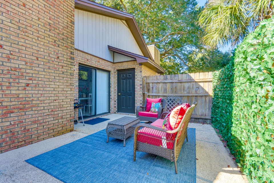 Pensacola Condo w/ Patio by Hospitals & Dining Apartment in Alabama