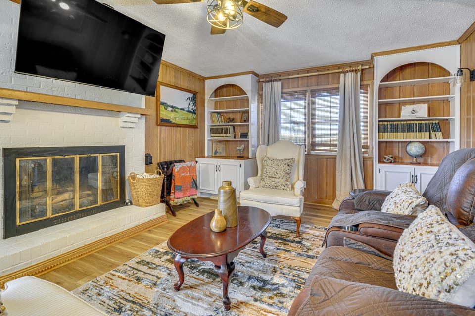River, Trails & Wine! Extended Escape Near Mt Airy House in North Carolina
