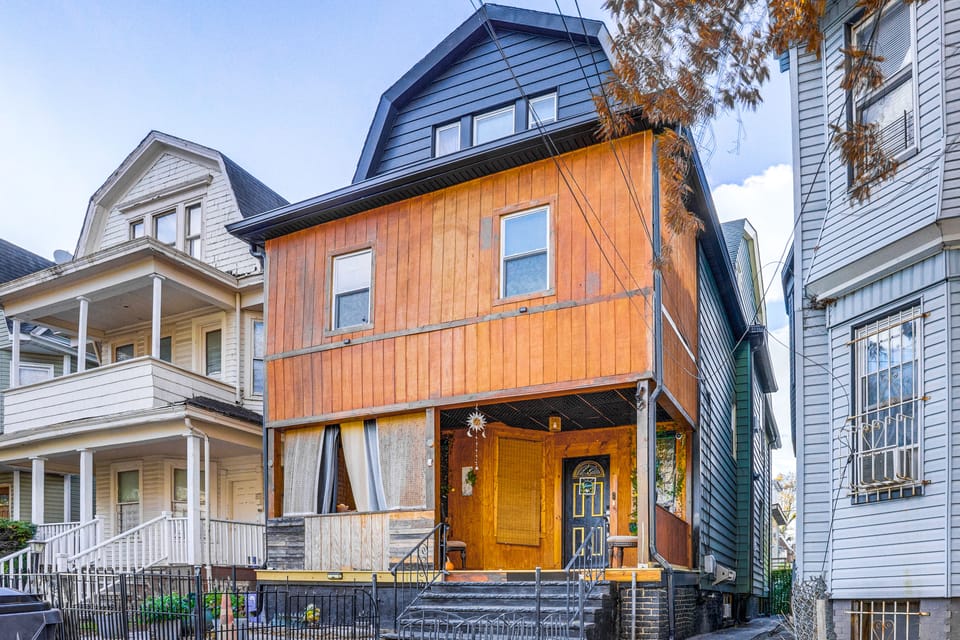 Upper Clinton Hill Studio! Walk to Eats & Shops Apartment in Newark