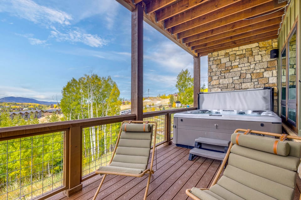 Luxe Home w/ Hot Tub and Views in Winter Park! House in Fraser