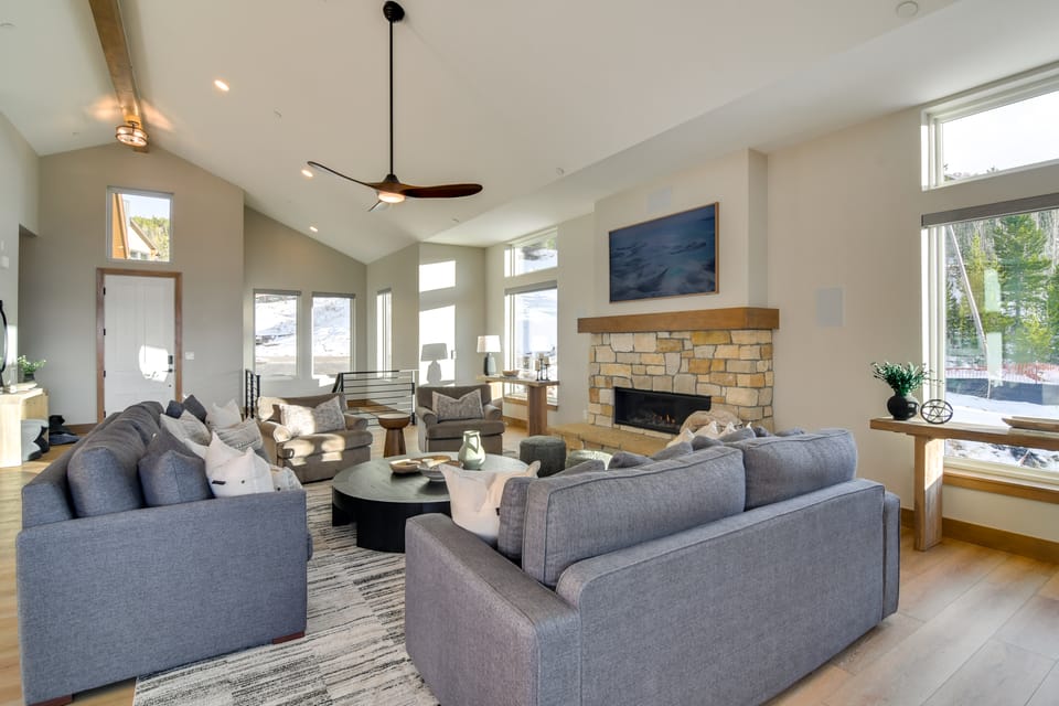 Luxe Home w/ Hot Tub and Views in Winter Park! House in Fraser