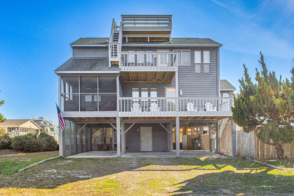 Steps to Sand! Home w/ 3 Decks in Sunset Beach House in Sunset Beach