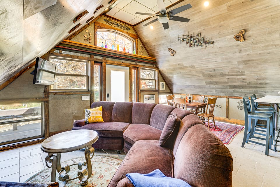 5 Mi to Old Odessa: Cabin w/ Deck & Rural Views House in Missouri