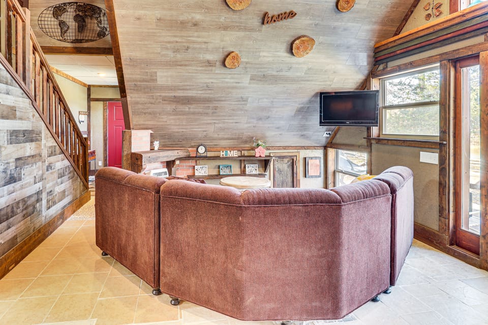 5 Mi to Old Odessa: Cabin w/ Deck & Rural Views House in Missouri