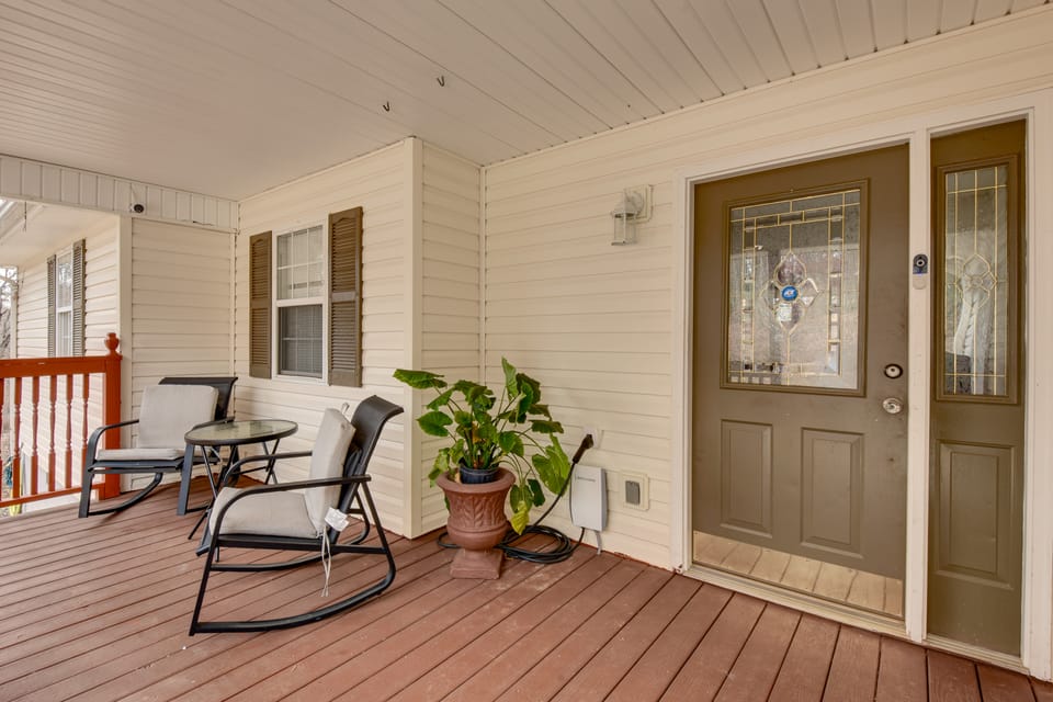 Hike & Sip in North Georgia: Apartment w/ Deck Apartment in Georgia