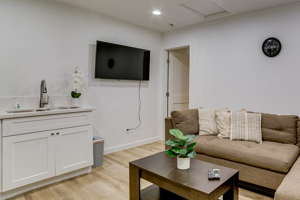 4 Mi to RUHS! Pet-Friendly Apt w/ Grill Apartment in Moreno Valley