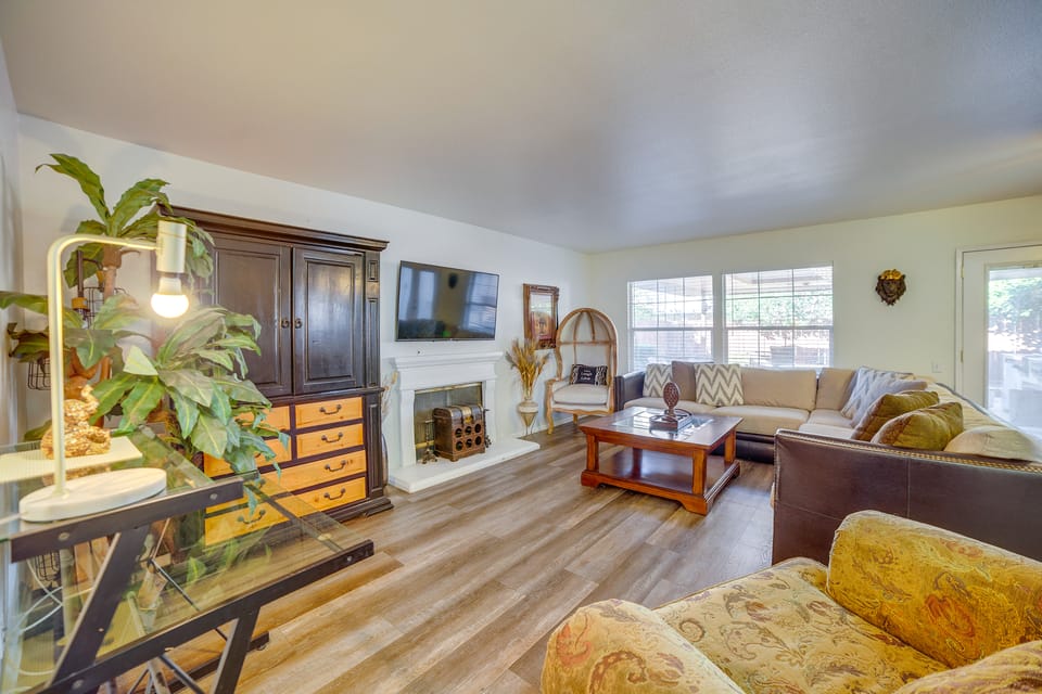 Family Home w/ Hot Tub! 2 Mi to Dtwn Riverside House in Riverside