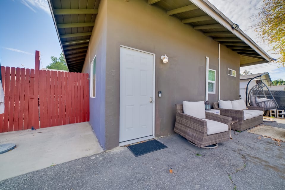 Work & Play! Extended Stay 2 Mi to Dtwn Riverside Apartment in Riverside