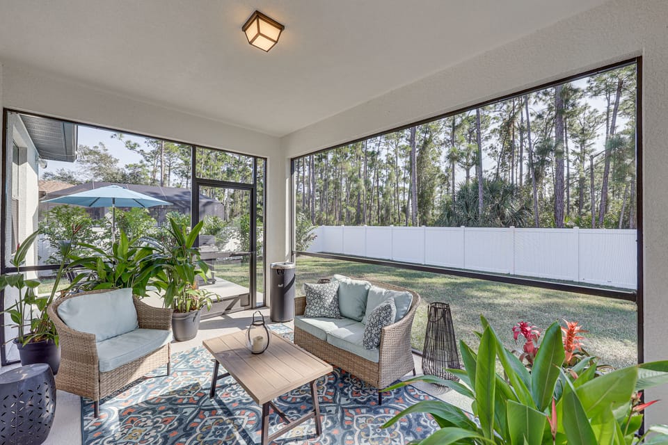 Stone's Throw to All Major Attractions: Family Gem House in North Port