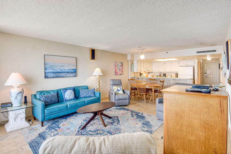 Steps to Shore, Pool Access: New Smyrna Beach Gem! Apartment in Edgewater