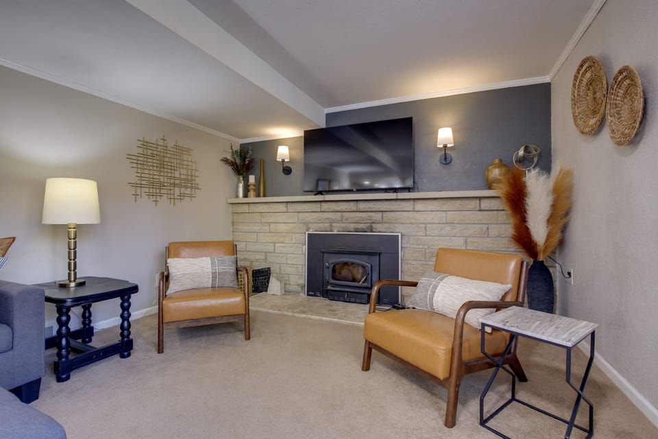 2 Mi to Downtown: 4BR Country Home Near K-State House in Kansas