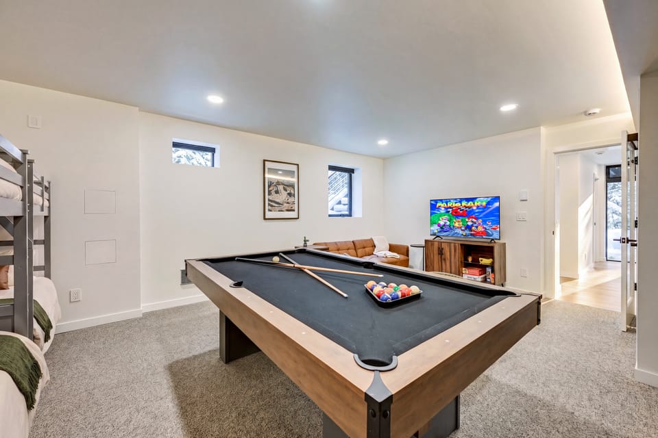 Ski-In/Out Home w/ Hot Tub & Sauna, Near Seattle Apartment in Snoqualmie Pass