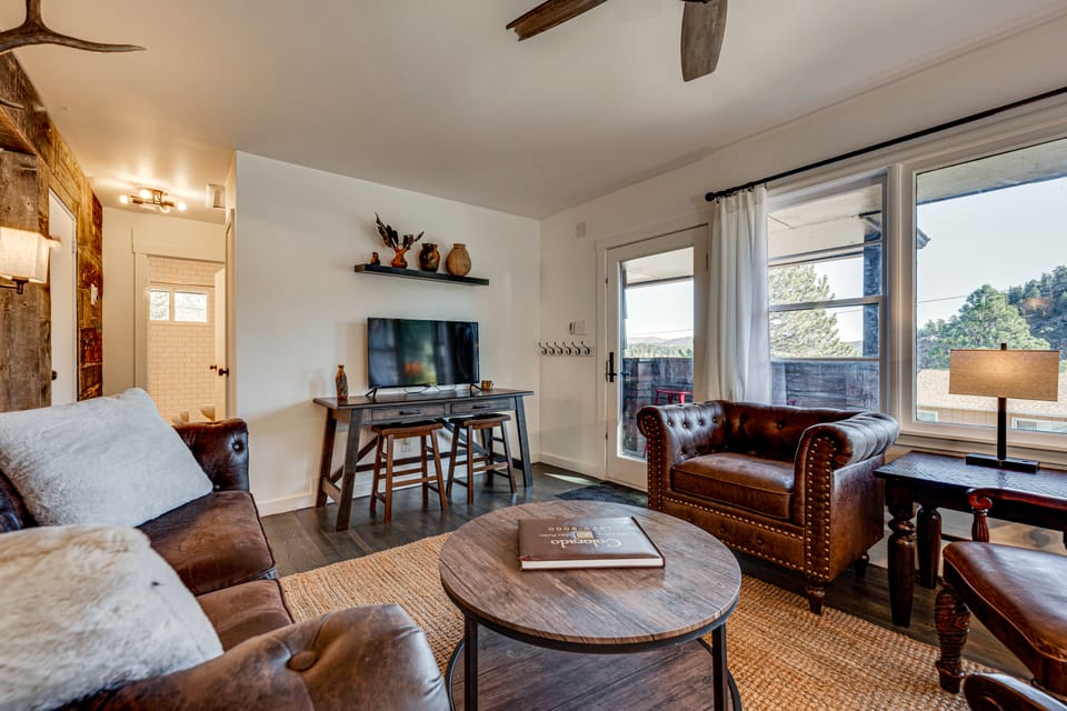 Mtn-View Retreat w/ Deck & Hot Tub in Estes Park! House in Estes Park
