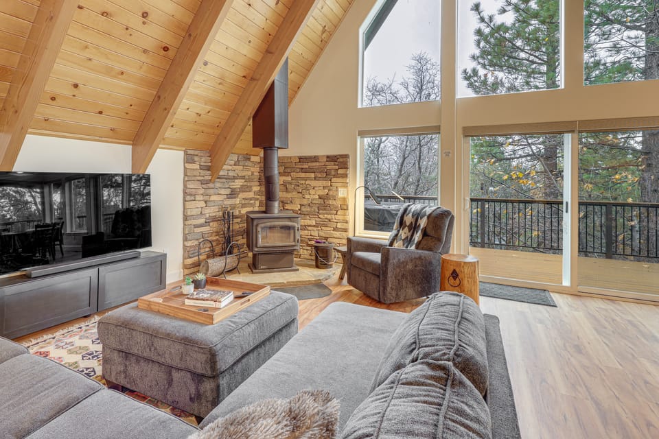 Retreat w/ Hot Tub: Bear Mountain Ski Slope View House in Big Bear