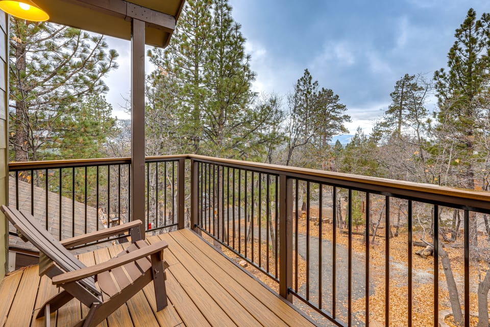 Retreat w/ Hot Tub: Bear Mountain Ski Slope View House in Big Bear