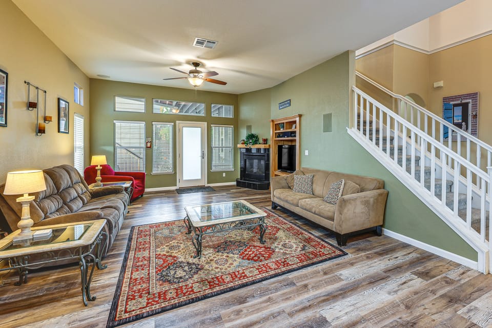 Napa Nearby! Large Home w/ Hot Tub & Dtwn Access House in Fairfield