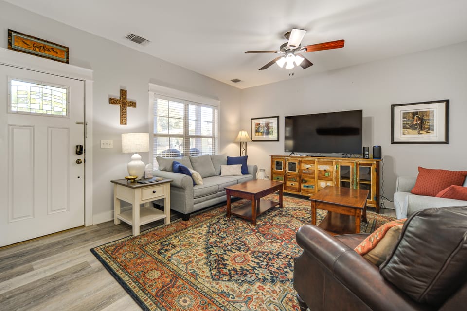 Walk to Museums & Wineries: Fredericksburg Gem! House in Fredericksburg