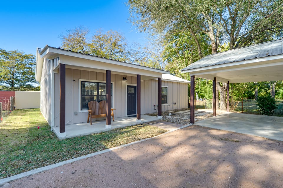 Walk to Museums & Wineries: Fredericksburg Gem! House in Fredericksburg