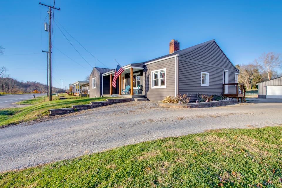 Fully Updated! Zanesville Home w/ River Views House in Ohio