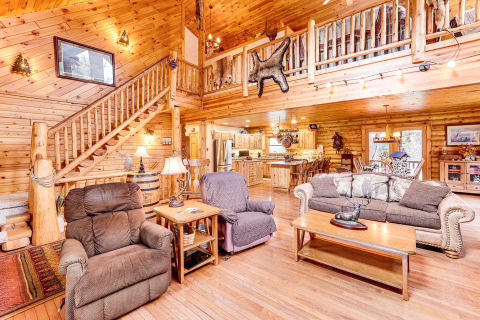 Spacious Log Home w/ 13 Acres, Ponds & Fire Pit! House in Michigan