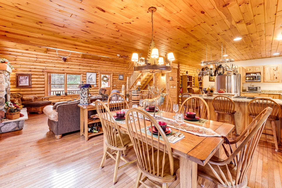 Spacious Log Home w/ 13 Acres, Ponds & Fire Pit! House in Michigan