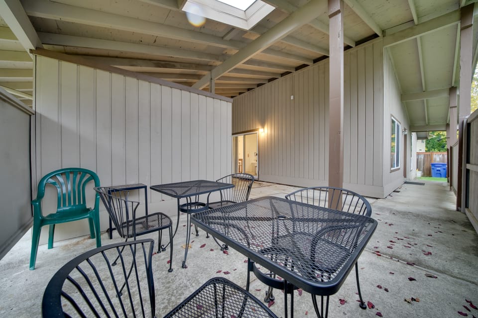 Eastside Tech Hub Home Base Near I-90 & Factoria! House in Bellevue