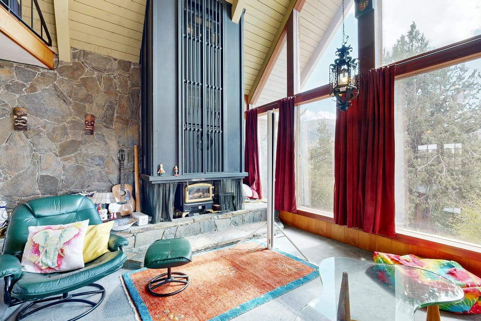 Panoramic Mtn & Lake Views: Hilltop Big Bear Cabin House in Big Bear
