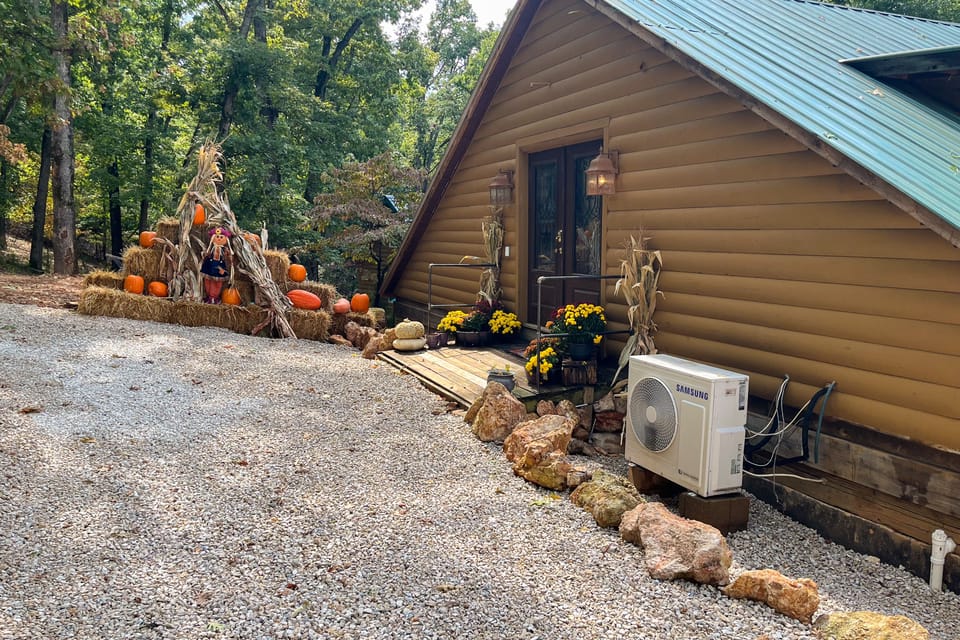 Walk to Trails & Fishing Spots! Lake Ozark Escape Apartment in Village Four Seasons