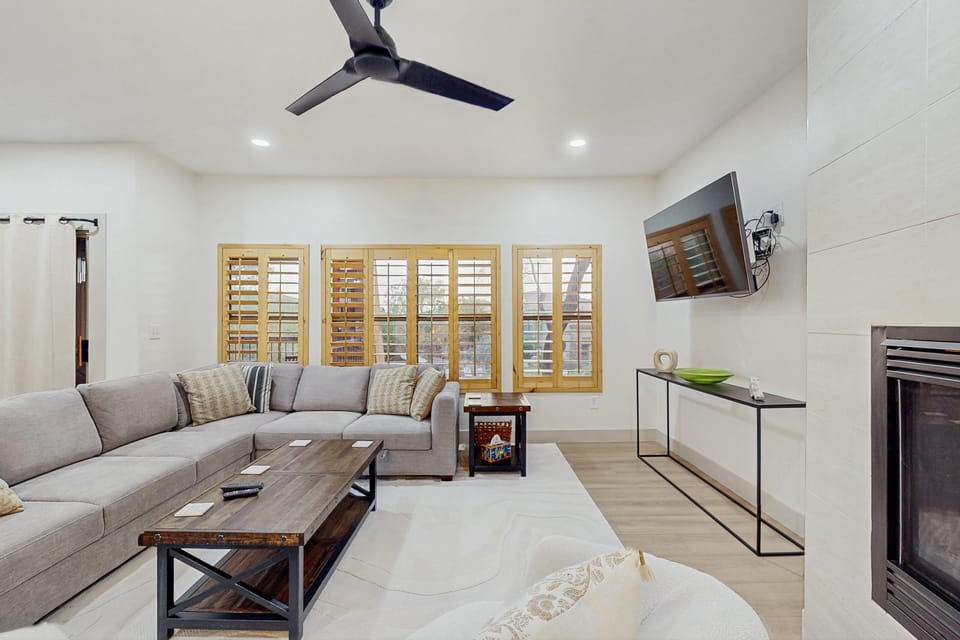 Balcony & Pool Access! Extended Stay in Scottsdale Apartment in Grayhawk