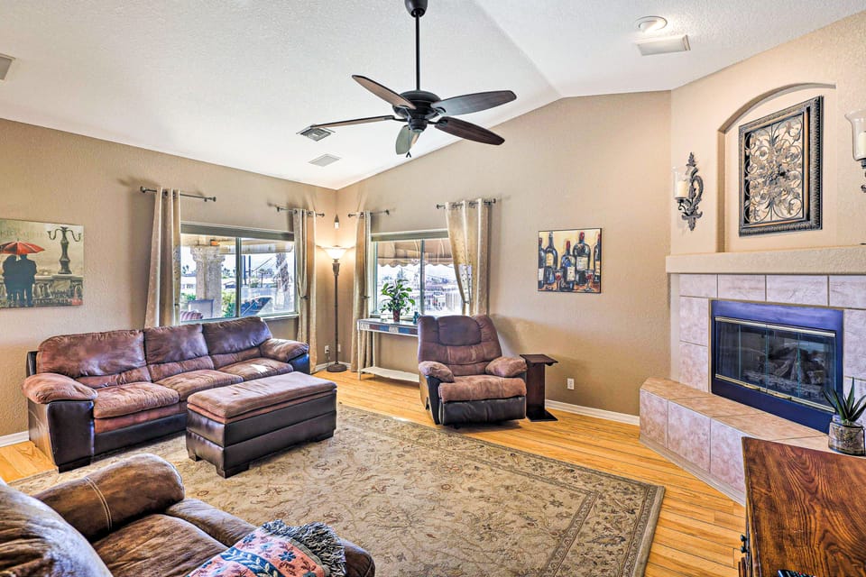 Poolside Bliss: Pet-Friendly Lake Havasu City Gem House in Lake Havasu City