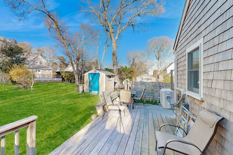 Charming 3BR Cottage Near the Beach w/ Deck House in Tisbury
