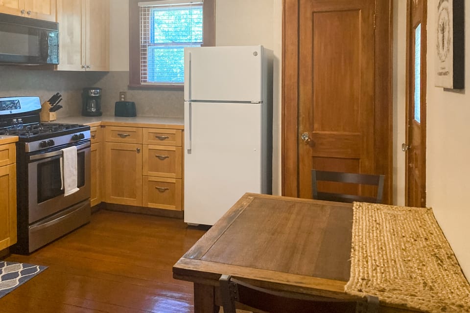 Walkable 1900s Home w/ Porch in Downtown Buda House in Buda