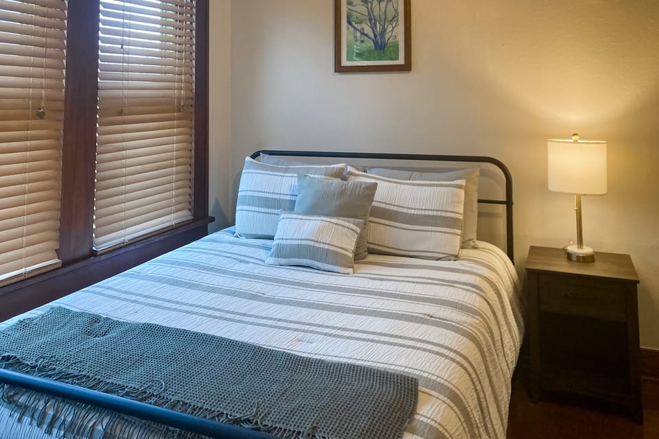 Walkable 1900s Home w/ Porch in Downtown Buda House in Buda