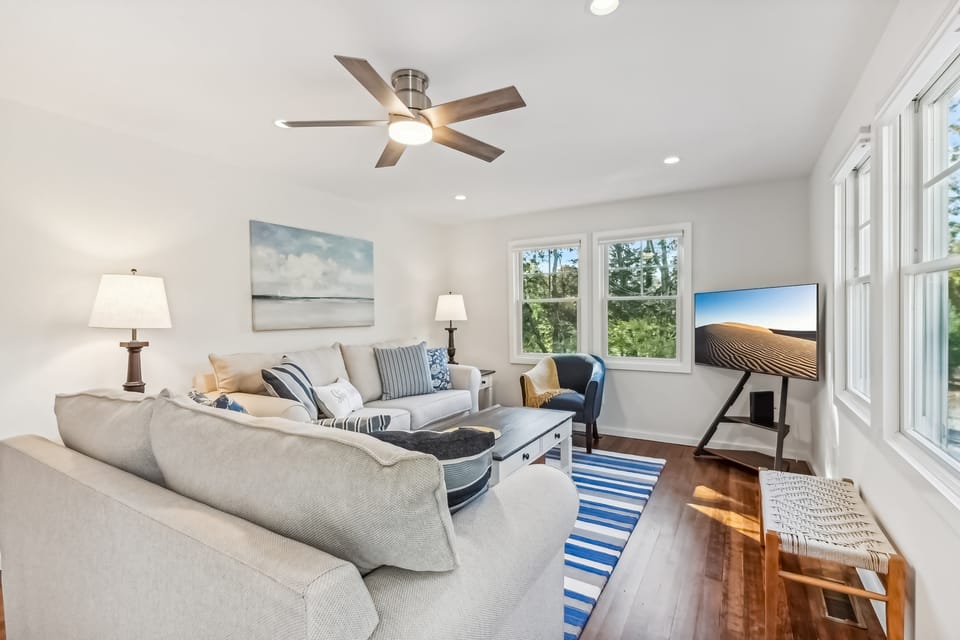 Steps to Beach + Sunset Views! East Marion Home House in East Marion