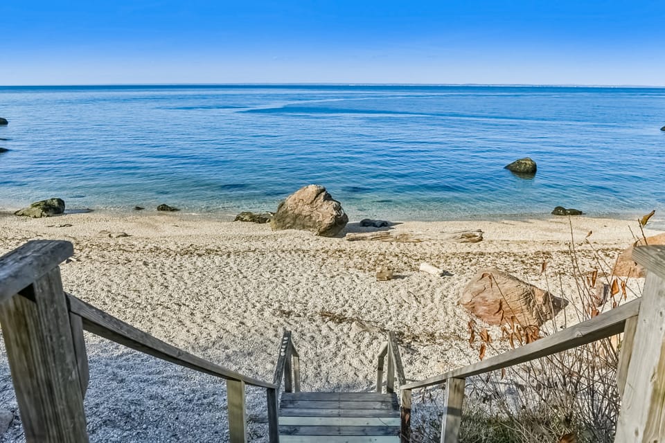 Steps to Beach + Sunset Views! East Marion Home House in East Marion