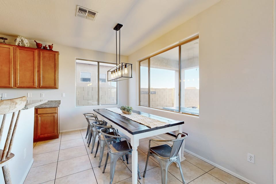 Hot Tub & Game Room: Poolside Paradise in Phoenix! House in Laveen Village