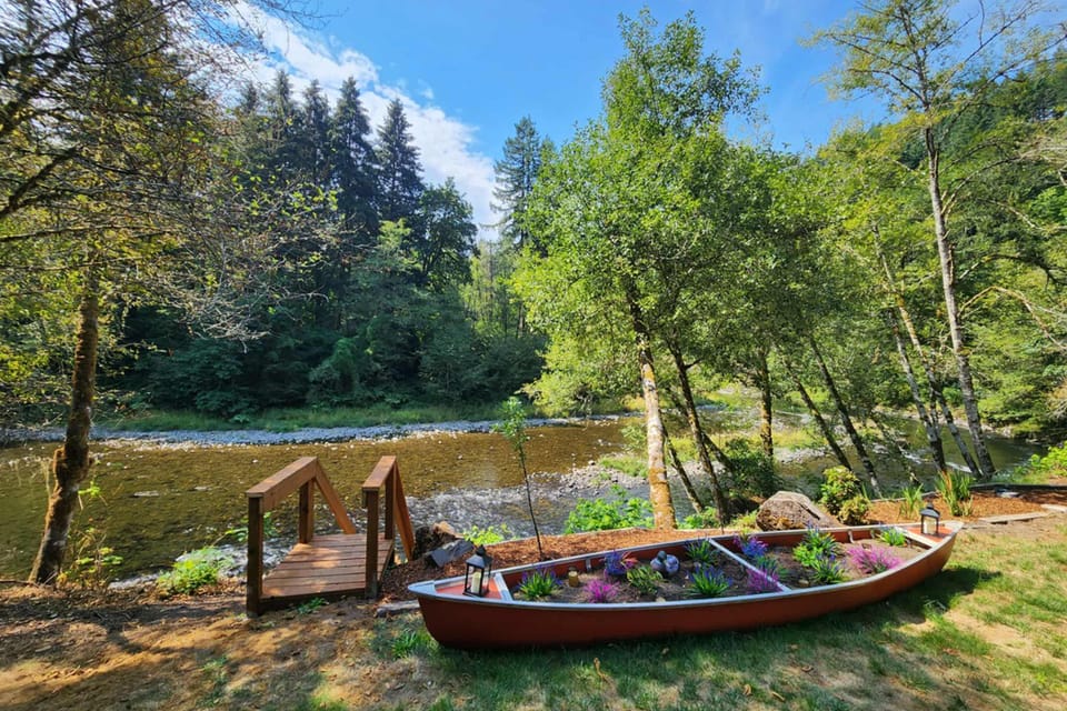 Riverfront Home w/ Views in Kalama, Pets Welcome! House in Washington